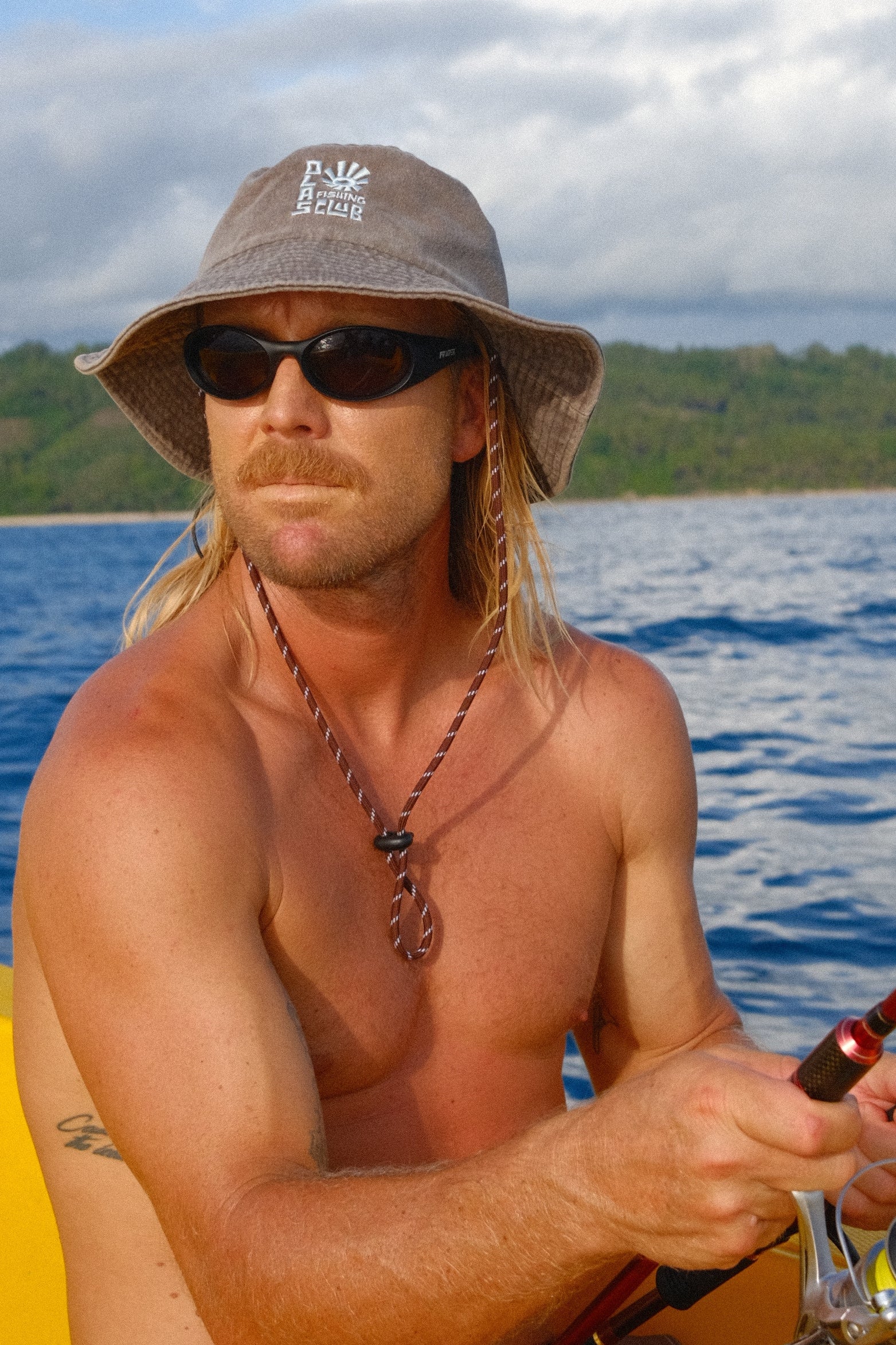 FISHING CLUB BUCKET HAT - Image 3